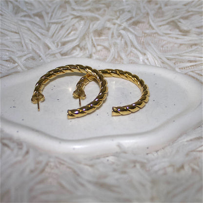 Durable stainless steel hoop earrings – gold-plated twisted design, waterproof and tarnish-resistant, perfect to feel special for everyday or outstanding moments