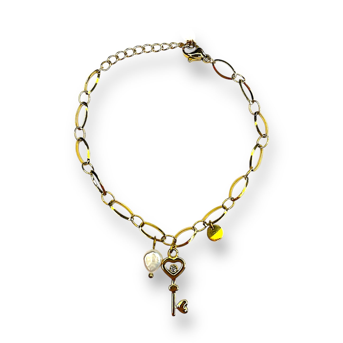 Waterproof gold-plated bracelet with a key charm and a pearl. Perfect for her to show love.