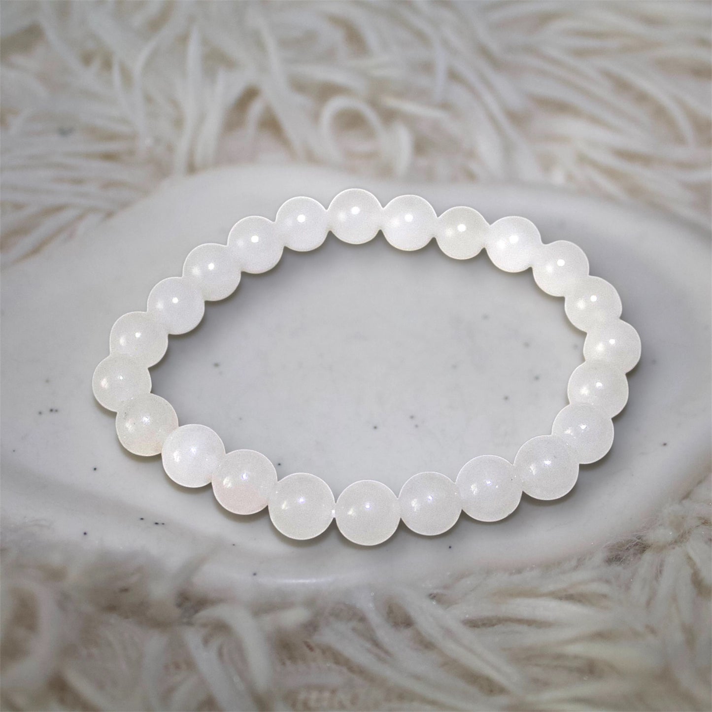 A waterproof gemstone bracelet in white will give you always holiday feelings