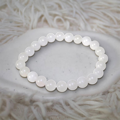 A waterproof gemstone bracelet in white will give you always holiday feelings